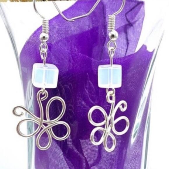 New Hand crafted earrings wire wrapped Butterfly with moonstone cube silver - Picture 1 of 5